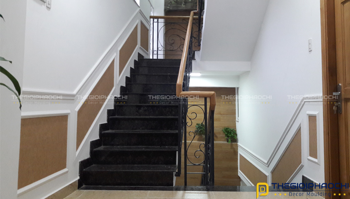 10 Mẫu Khung Tường Cầu Thang Bằng Phào Chỉ Hàn Quốc Tuyệt Đẹp